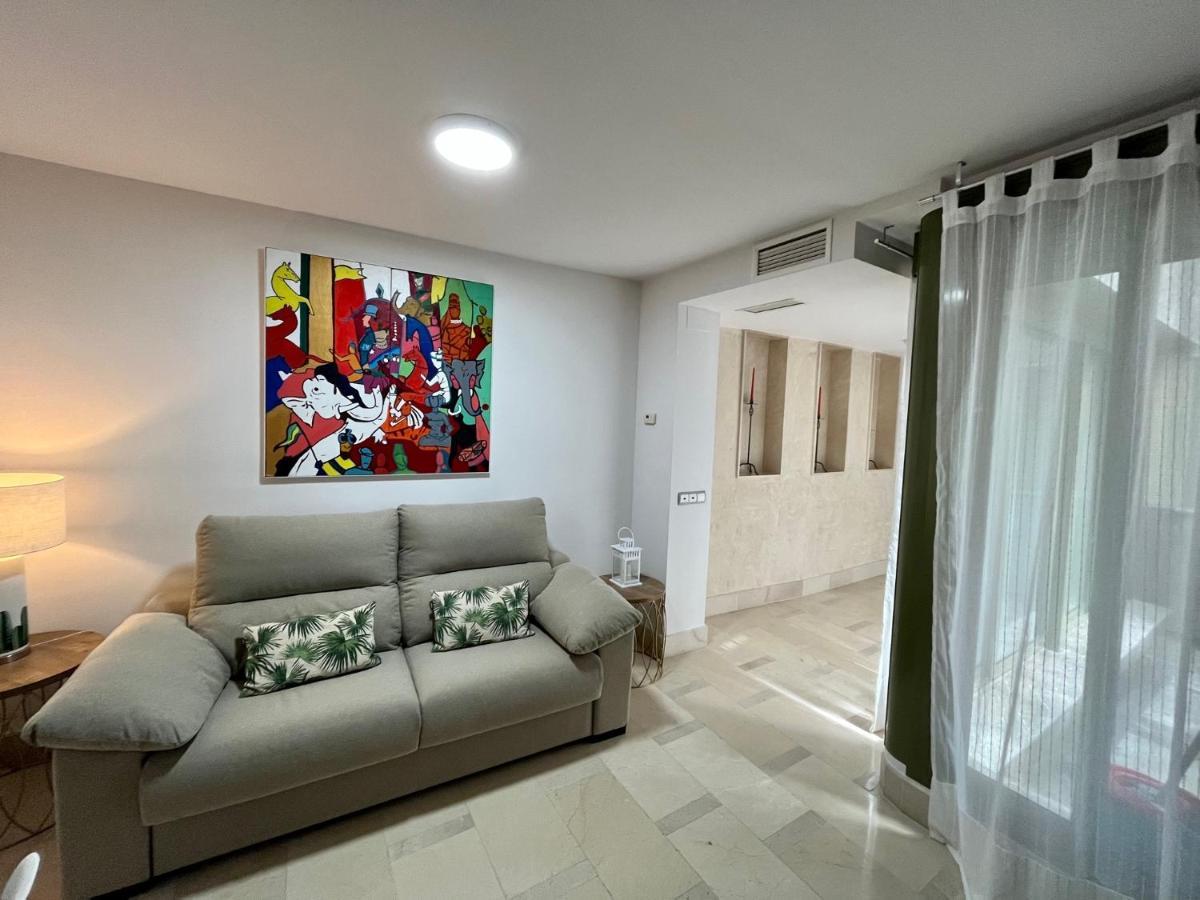 1d Brand New Downtown Sevilla, Azofaifo Street * Séville