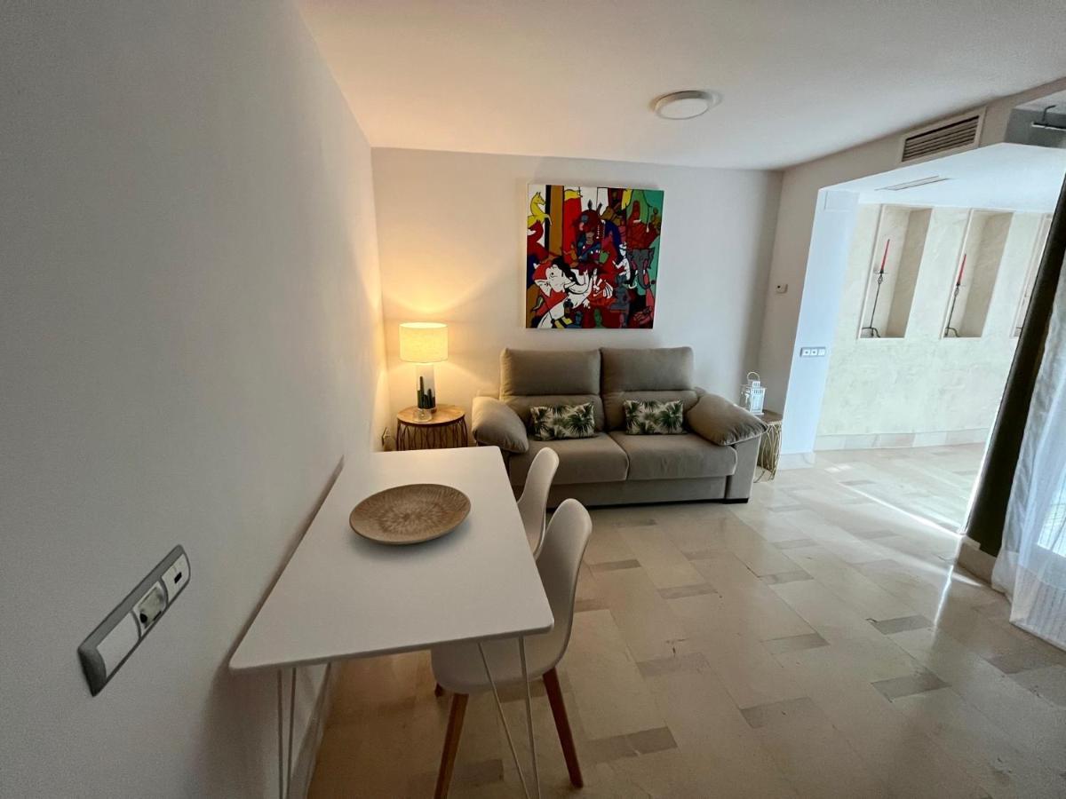 1d Brand New Downtown Sevilla, Azofaifo Street * Séville